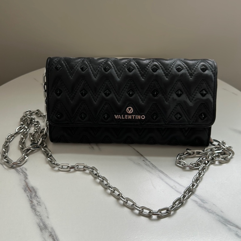 Valentino - Valentino by Mario Valentino wallet on chain